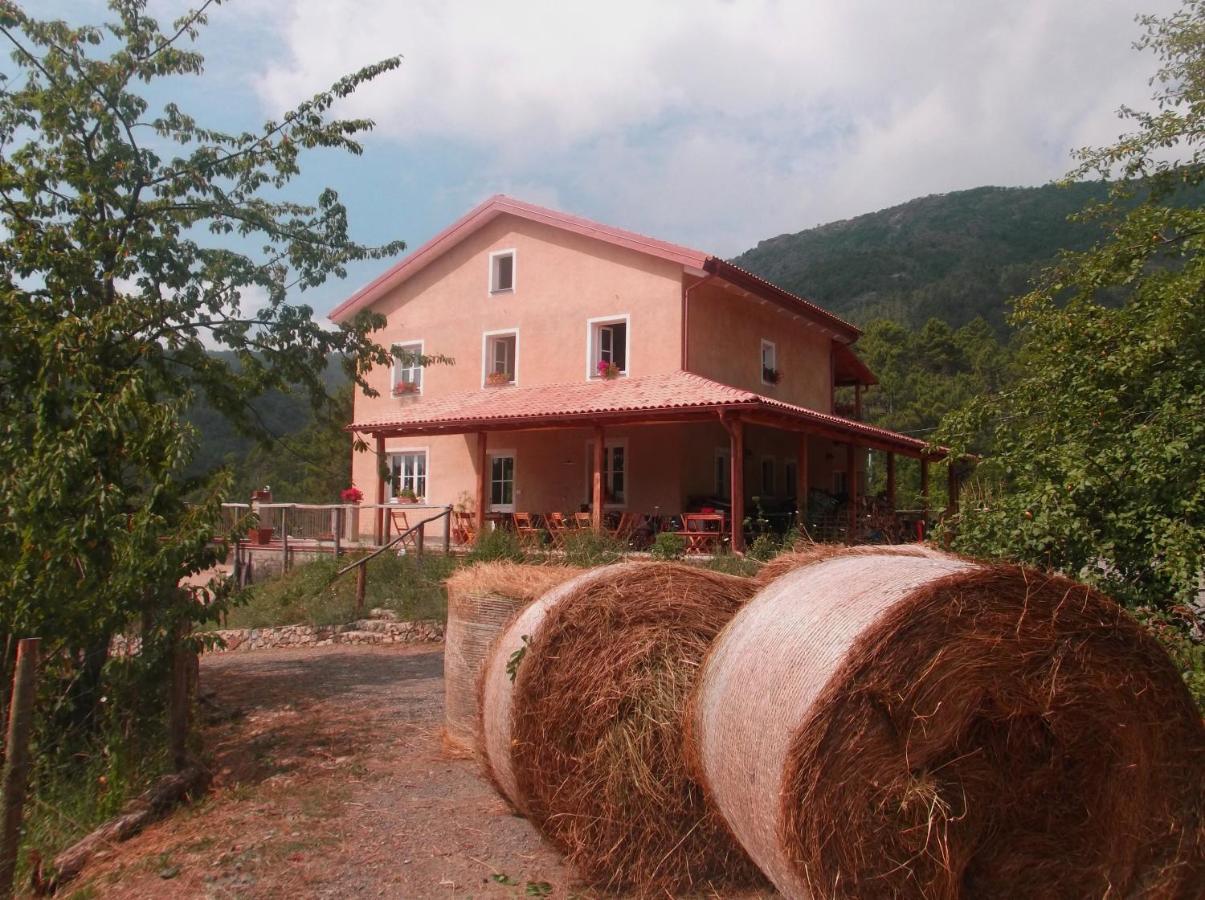 Carro Agriturismo Di Charme E Ristorante Stallato Il Filo Di Paglia מראה חיצוני תמונה