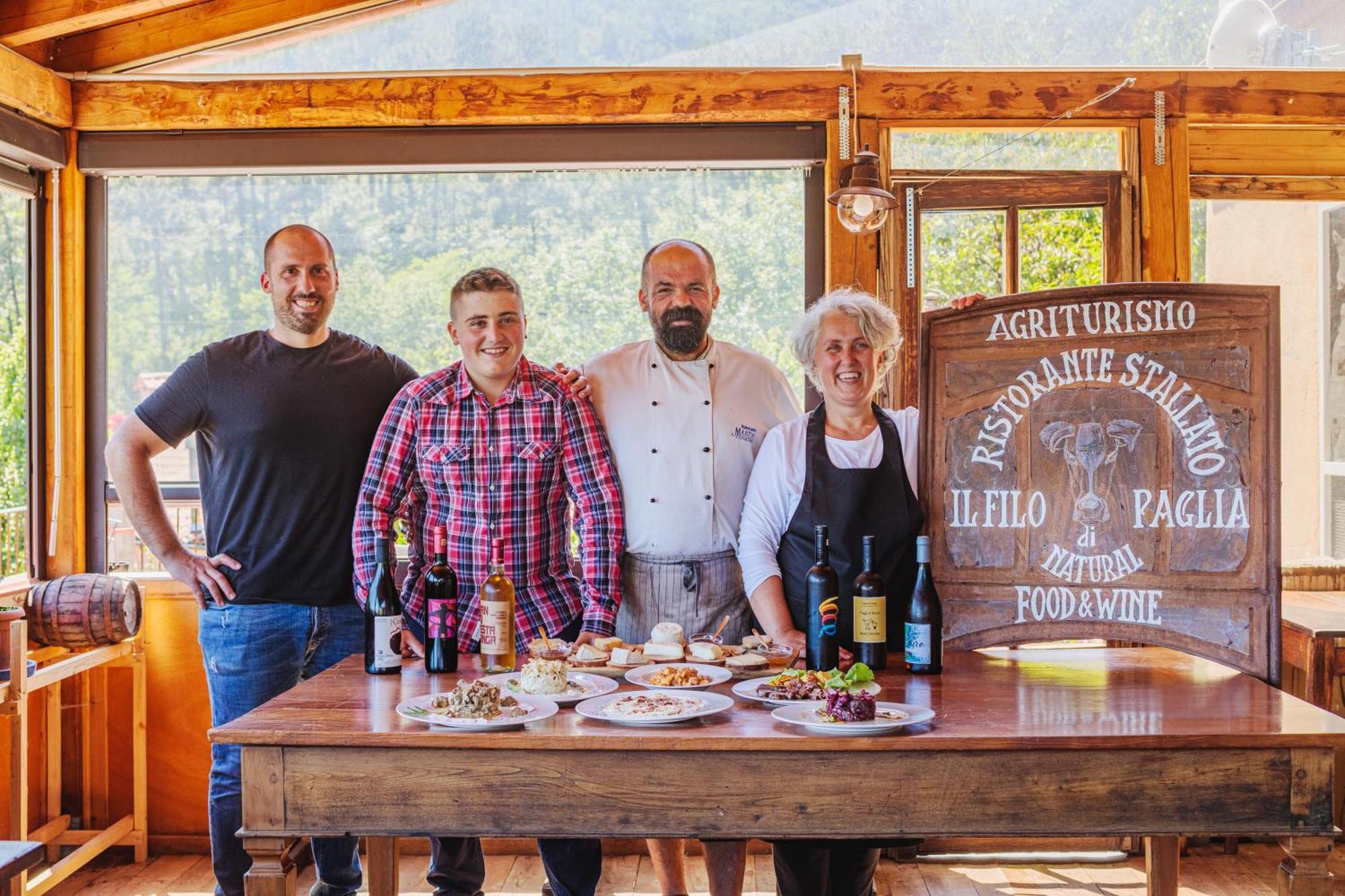 Carro Agriturismo Di Charme E Ristorante Stallato Il Filo Di Paglia מראה חיצוני תמונה